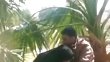 నగ్నంగా మరియు ముద్దు తెలుగు సెక్స్ కమ్ ఒక దీర్ఘ బొచ్చు అందగత్తె