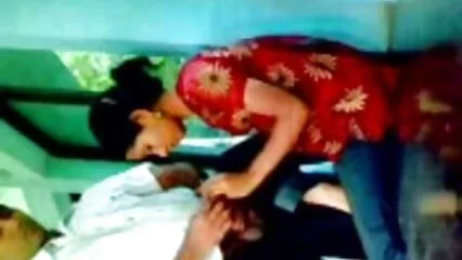 బట్టతల కొంటె పసికందు వేళ్లు తెలుగు సెక్స్ మూవీ కం మరియు కంపన పరికరంలా ముద్దు పెట్టుకుంది