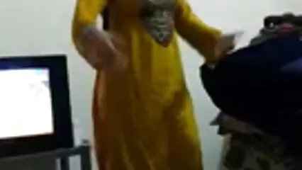 ఎగ్జిక్యూటివ్ అమ్మాయి ఆనందం ఆమె సెక్స్ తెలుగు వీడియో కాల్ నోటిలో పడుతుంది