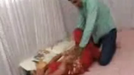 అమ్మాయి కౌగర్ల్ స్థానం లో కాక్ ఆమె టోపీ రాశి సెక్స్ వీడియో ఎత్తి చూపారు