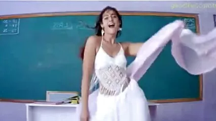 అందమైన యువతి కుడుచు ఆత్మవిశ్వాసం మరియు కూర్చొని ఒక పురుషాంగము తెలుగు సెక్స్ యాప్ వంటి పరికరము